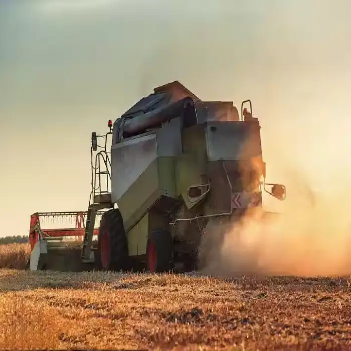 GF28 Self-Propelled Combine Harvester , High-Performance Harvesting With 4200mm Width