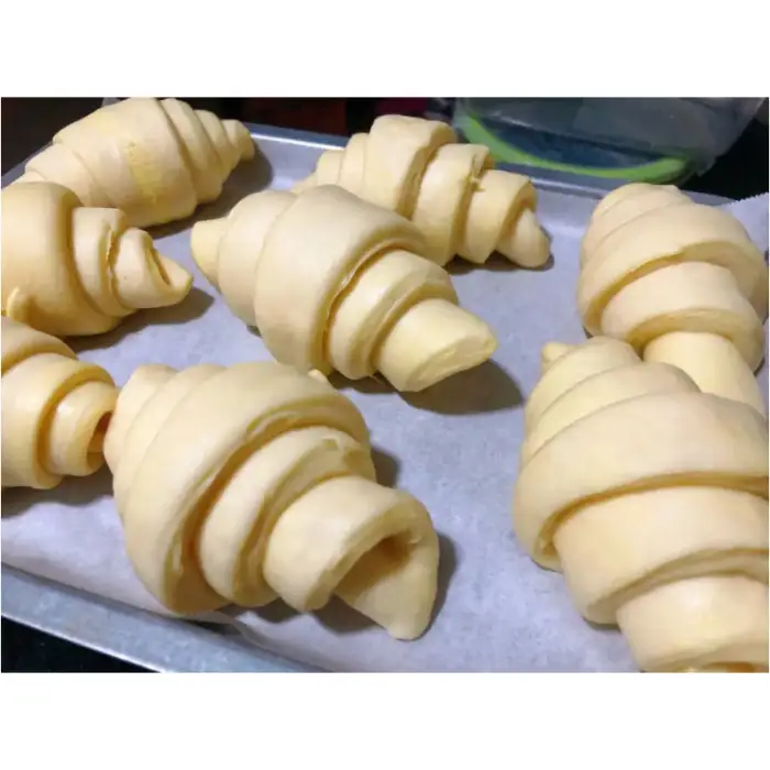 Small Electric Pastry Sheet Croissant Making Production Line and Croissant Small Dough Roller Maker Machine for Croissants