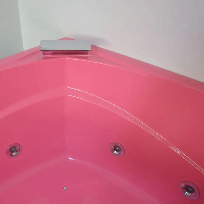 Modern Heart-Shaped Acrylic Bathtub Red Faucet White Red Heart Design 2-Person Capacity Indoor Hotel Use Includes Drain Massage