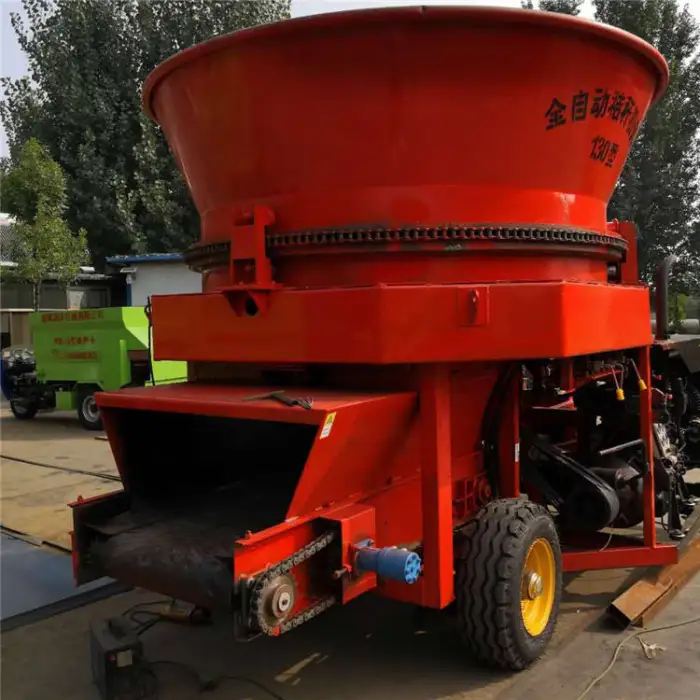 Large Scale Corn Straw Dry Grass Cutting Kneading Machine Automatic Feeding Crusher Traction Type hay Bundle Straw Pulverizer