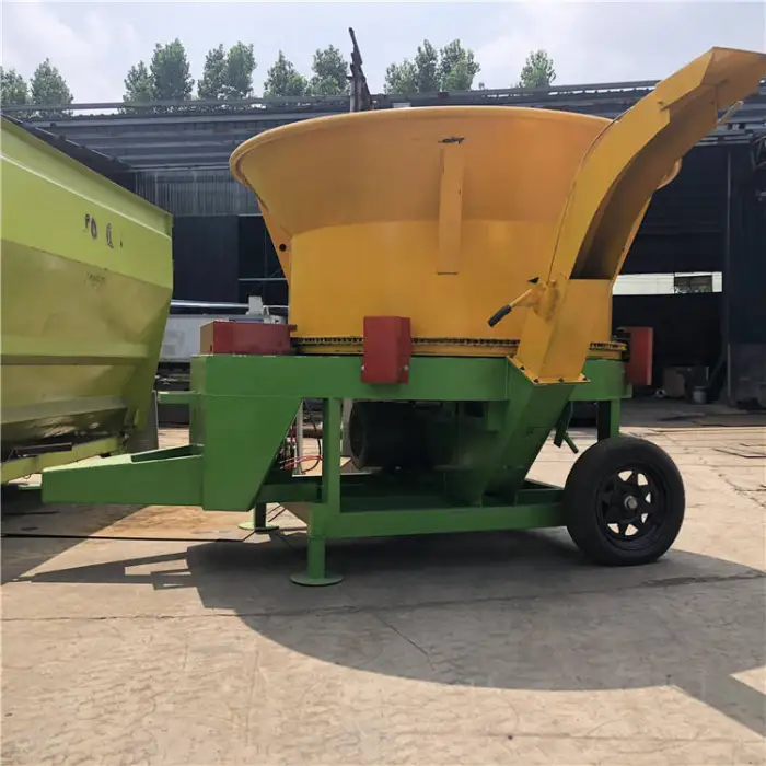 Large Scale Corn Straw Dry Grass Cutting Kneading Machine Automatic Feeding Crusher Traction Type hay Bundle Straw Pulverizer