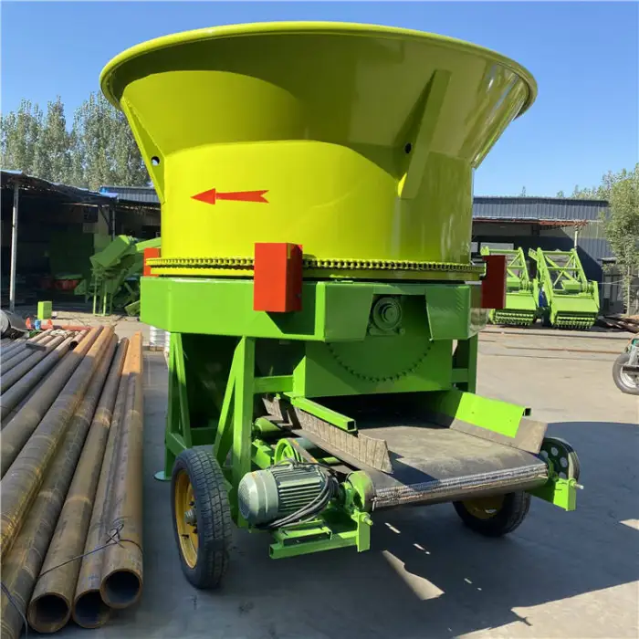 Large Scale Corn Straw Dry Grass Cutting Kneading Machine Automatic Feeding Crusher Traction Type hay Bundle Straw Pulverizer