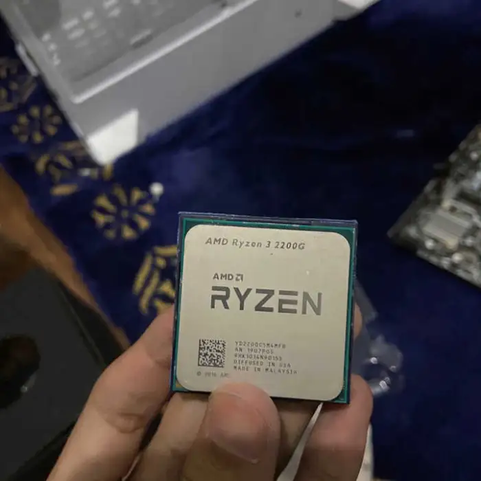 AMD Ryzen 3 3200G with RadeonVega 8 Graphics Desktop Processor 4 Cores up to 4GHz 6MB Cache Socket AM4