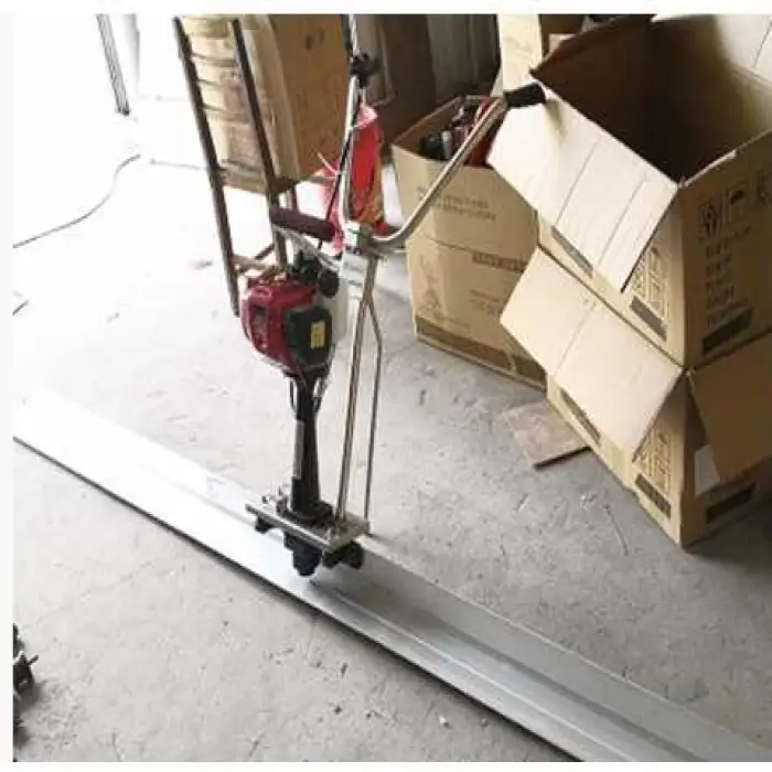 High Efficiency HWD-35 Vibrating Concrete Truss Screed Gx35 Engine 200mm Width