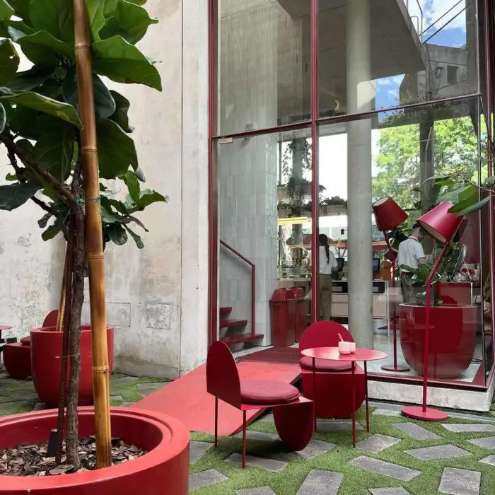 Modern Red Semicircle Outdoor Dining Table Chair Set Retro Industrial Style Iron Metal Cafe Bakery Shop Milk Tea Use Restaurants