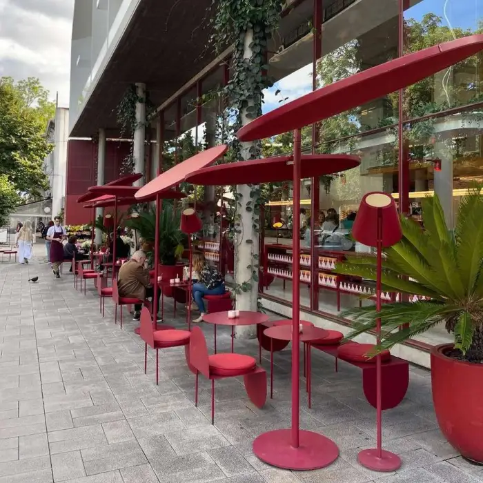 Modern Red Semicircle Outdoor Dining Table Chair Set Retro Industrial Style Iron Metal Cafe Bakery Shop Milk Tea Use Restaurants