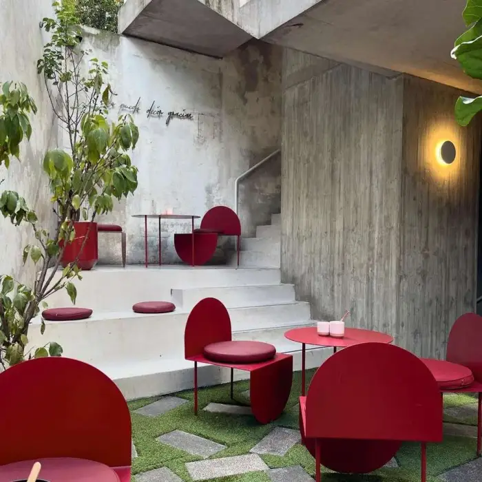 Modern Red Semicircle Outdoor Dining Table Chair Set Retro Industrial Style Iron Metal Cafe Bakery Shop Milk Tea Use Restaurants