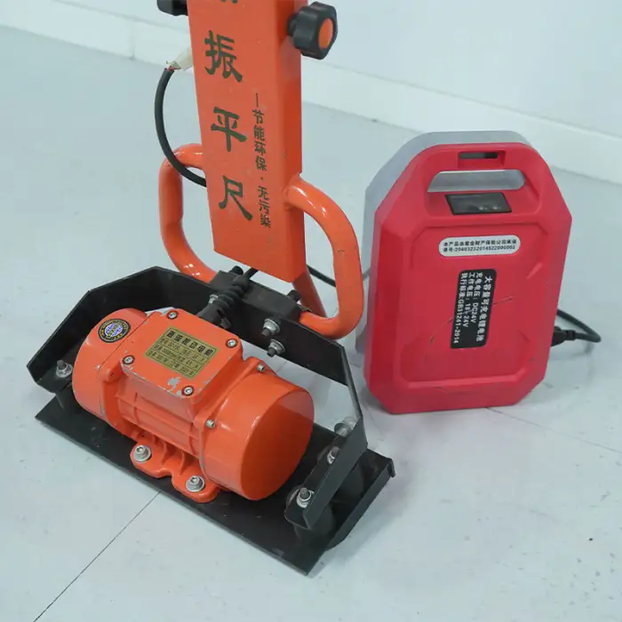 Vibratory Screed Leveling Tools for Concrete Floors Road Equipment with Engine Core Cement Leveling Vibrating Screed