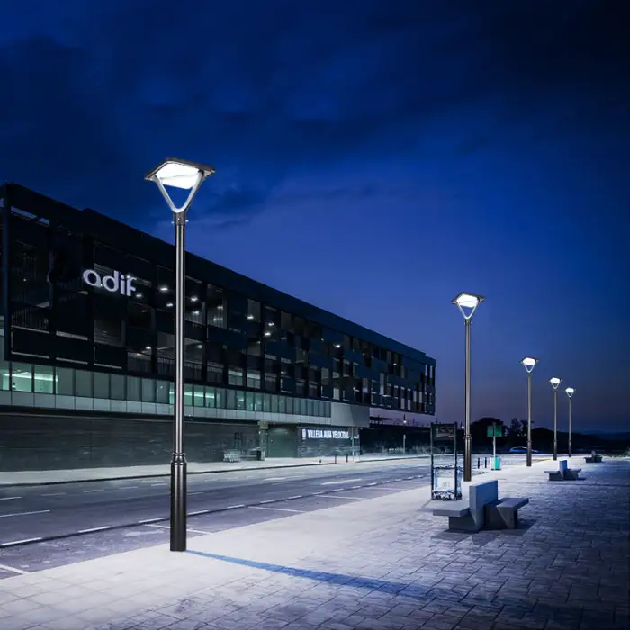 Solar Plaza Street Light Garden Light With Triangular Design UFO Lamp