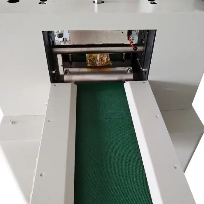 Automatic Sliced Bread Egg Roll Cheddar Cheese Pillow Packing Machine