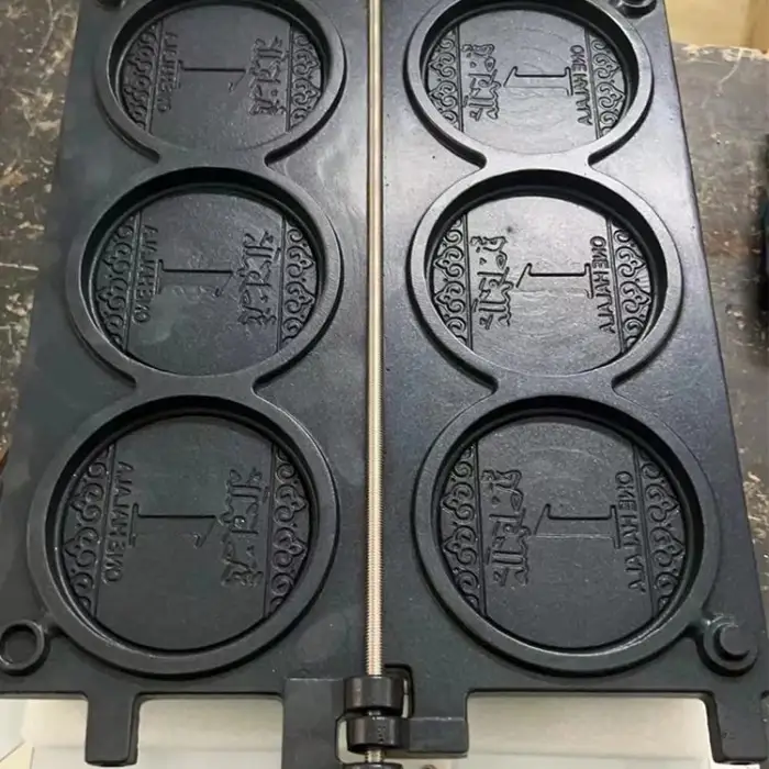 Saudi Arabia Electric Gold Coin Bread Waffle Maker/ Commercial Cheese Stick Waffle Maker Machine for Snack Equipment