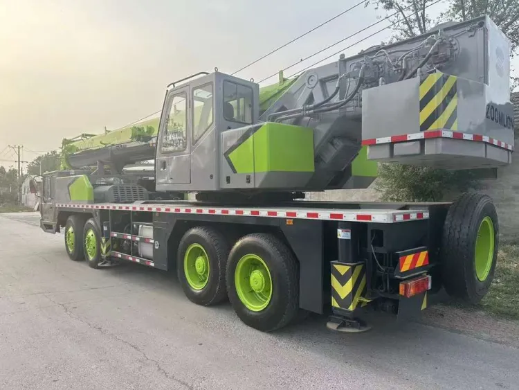 High Performance ZOOMLION ZTC700V 70t Truck Mounted Crane 4 Axles Hydraulic Telescopic Boom Mobile Crane — image 2