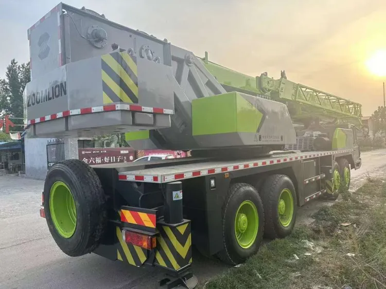 High Performance ZOOMLION ZTC700V 70t Truck Mounted Crane 4 Axles Hydraulic Telescopic Boom Mobile Crane — image 3
