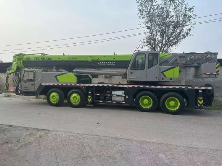 High Performance ZOOMLION ZTC700V 70t Truck Mounted Crane 4 Axles Hydraulic Telescopic Boom Mobile Crane — image 4