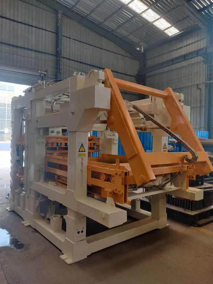 QT10-15 Fully Automatic Hydraulic Concrete Hollow Block Making Machine for Fly Ash Sand Brick Production Line — image 3