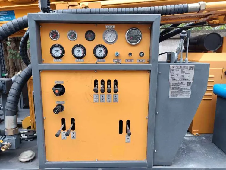 Design of 260m Depth Hydraulic Borehole Water Well Drilling Rig with High Click — image 5