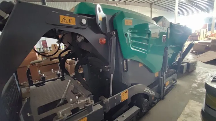 Wirtgen Hamm Vogele Super 800 Engine-Powered Asphalt Paver for Road Construction & Urban Paving — image 3