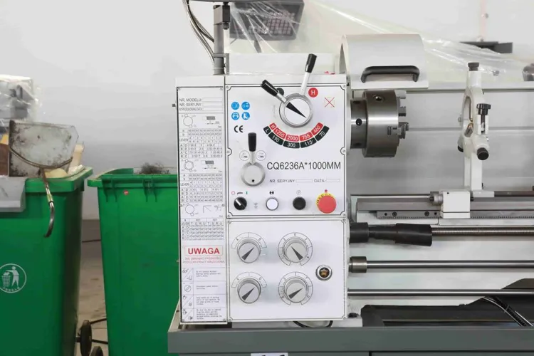 CQ6236A 1000mm Center Distance Manual Engine Metal Lathe — image 2