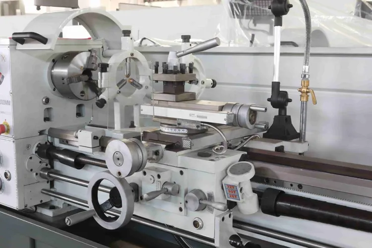 CQ6236A 1000mm Center Distance Manual Engine Metal Lathe — image 3