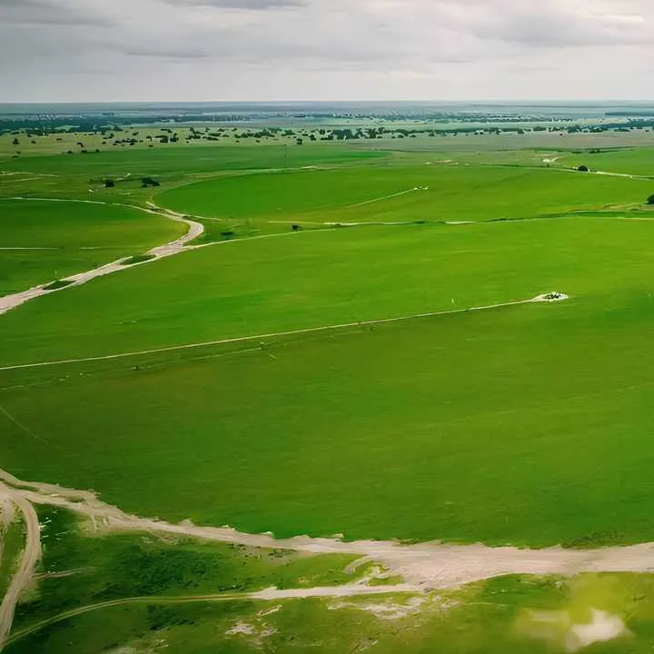 Large Scale Crop Irrigation Equipment Pivot Irrigation with Flexible Water Flow and Reliable Mechanical Drive System — image 7