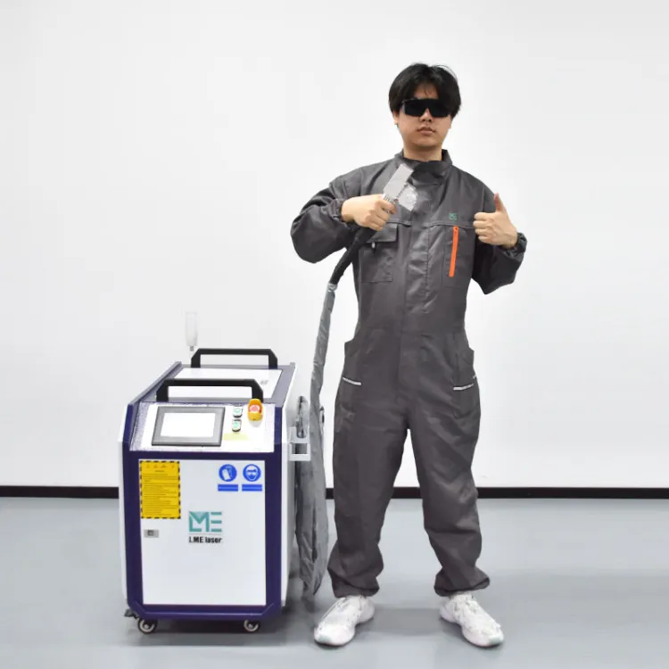 Max Laser Rust Removal Machine Oil Stains and Rust Extremely 3000W Portable Continuous Laser Cleaning Metal Machine — image 1