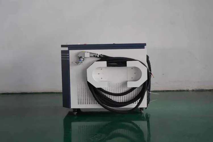 3000W Water Cooled Fiber Laser Cleaning Machine Handheld Laser Cleaning Machine for Rust Removal — image 1