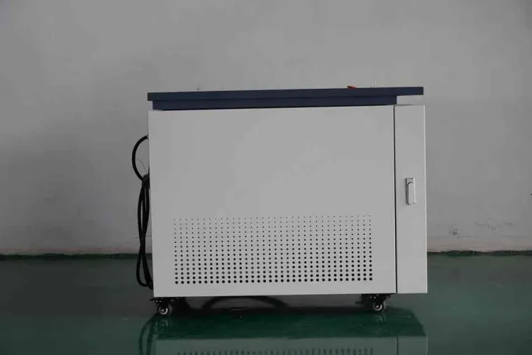 3000W Water Cooled Fiber Laser Cleaning Machine Handheld Laser Cleaning Machine for Rust Removal — image 2