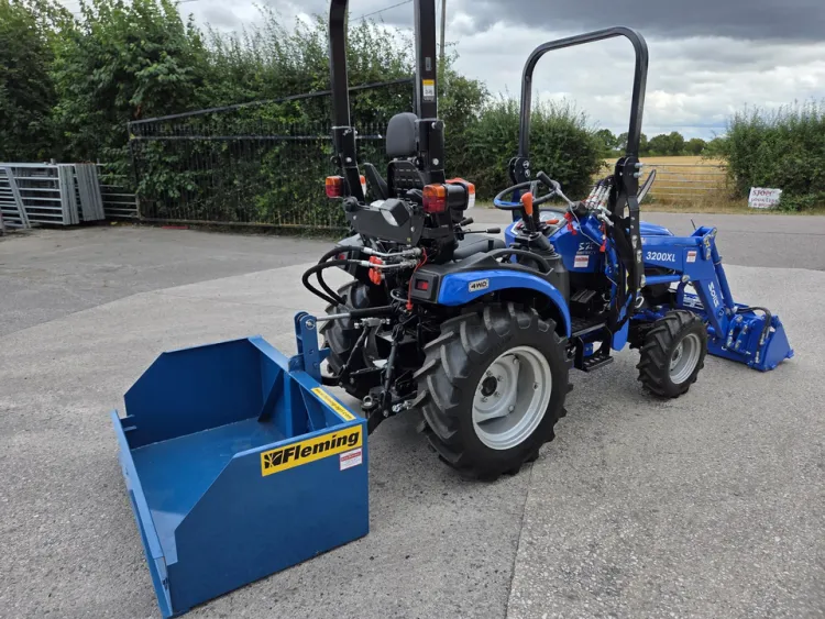 Small Tractor 4x4 Mini Farm 4 Wheels Drive Tractor Machine Agricultural Buy Quality SOLIS 26 9X9 EXTRA WITH LOADER. — image 5