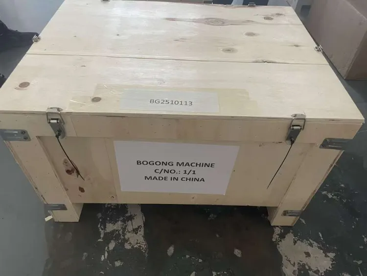 300W Portable Pulsed Fiber Laser Cleaning Machine Suitcase System Rust Paint Oil Grease Oxide Removal — image 3