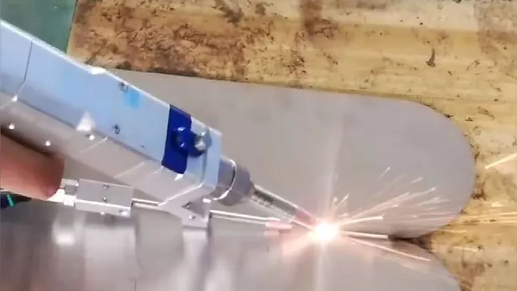 High Speed Industrial 3-in-1 Handheld Fiber Laser Cleaning Machine 1000W/2000W for Stainless Steel with Long Service Life — image 6