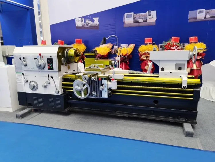 CW6180B Heavy Duty Horizontal Engine Lathe Large Swing Conventional Lathe for Shaft Flange Machining — image 1