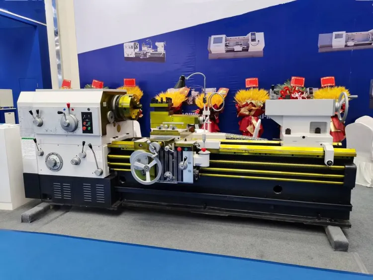CW6180B Heavy Duty Horizontal Engine Lathe Large Swing Conventional Lathe for Shaft Flange Machining — image 3