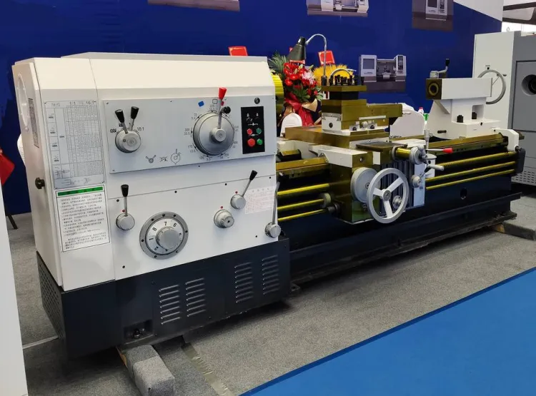 CW6180B Heavy Duty Horizontal Engine Lathe Large Swing Conventional Lathe for Shaft Flange Machining — image 5
