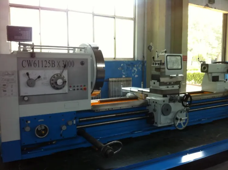 CW61125 Heavy Duty Universal Engine Lathe Machine — image 2