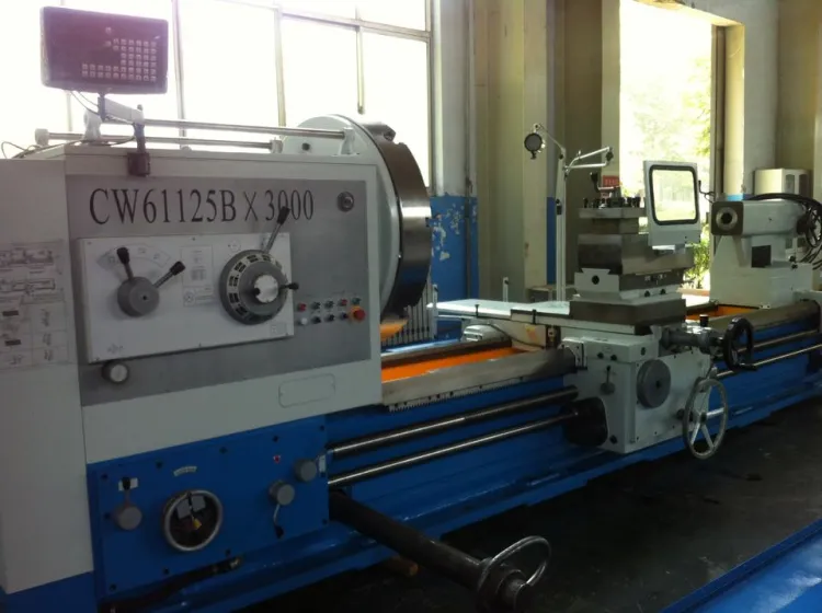 CW61125 Heavy Duty Universal Engine Lathe Machine — image 4