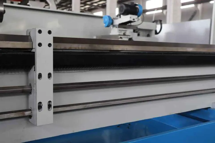 B2B Supplier C6280Y Gap Bed Heavy Duty Engine Lathe 800mm (31.5") Swing 103mm/130mm Bore — image 2