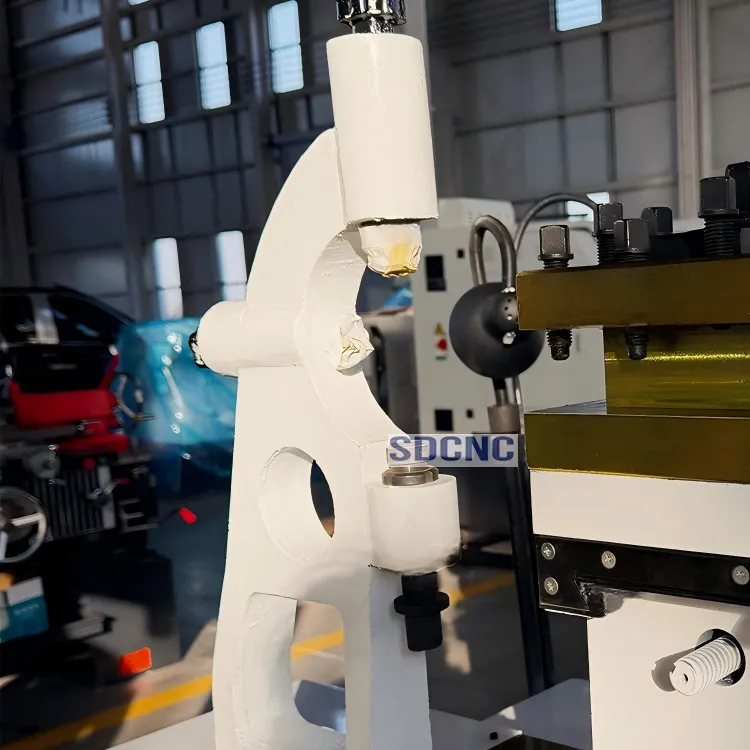 CW61125 Heavy Duty Horizontal Lathe 1250mm Swing 130mm Spindle Bore 3-20m Bed Length High Rigidity Metal Turning Machine — image 6
