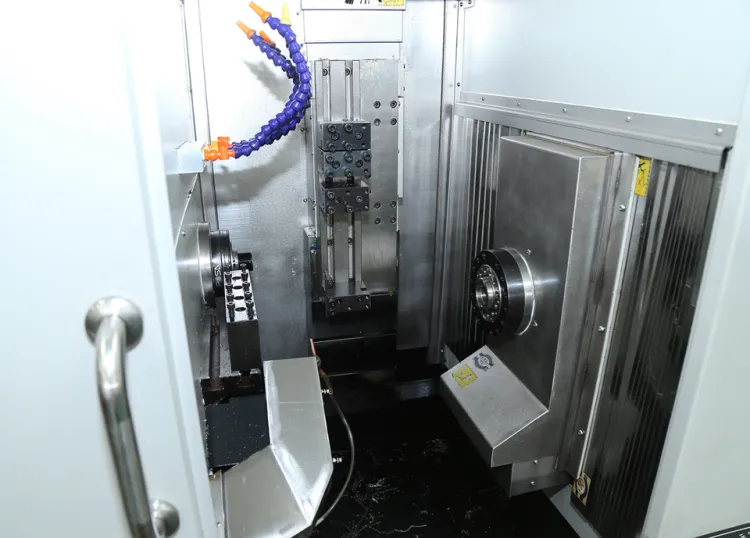 Type Water tank Long Travel Tungsten Carbide Turning Tools Machine Lathe Prices with Bench CNC Lathe — image 2