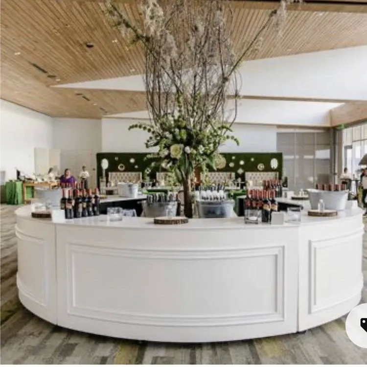 Customized White Wooden Bar Counter Modern Design for Indoor and Outdoor Use for Wedding Gym or Beer Wine Serving — image 3