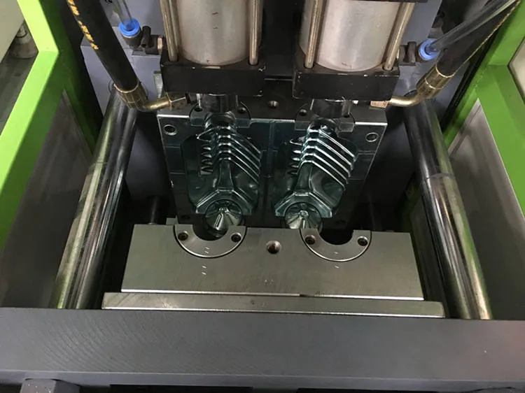 Supplier Semi Auto 50ml 100ml Small Plastic Cosmetic Bottle Making Machine PET Spray Bottle Blowing Machine — image 5