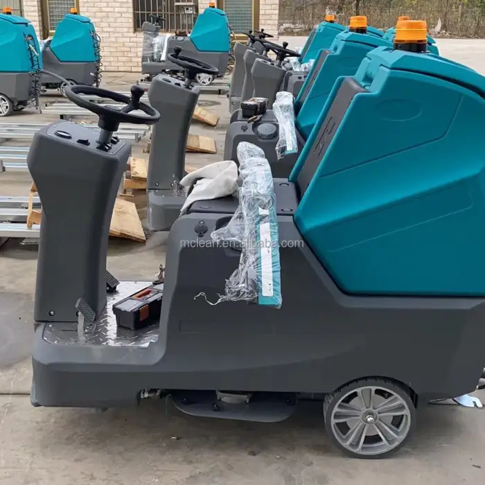 RD760 Ride On Floor Scrubber