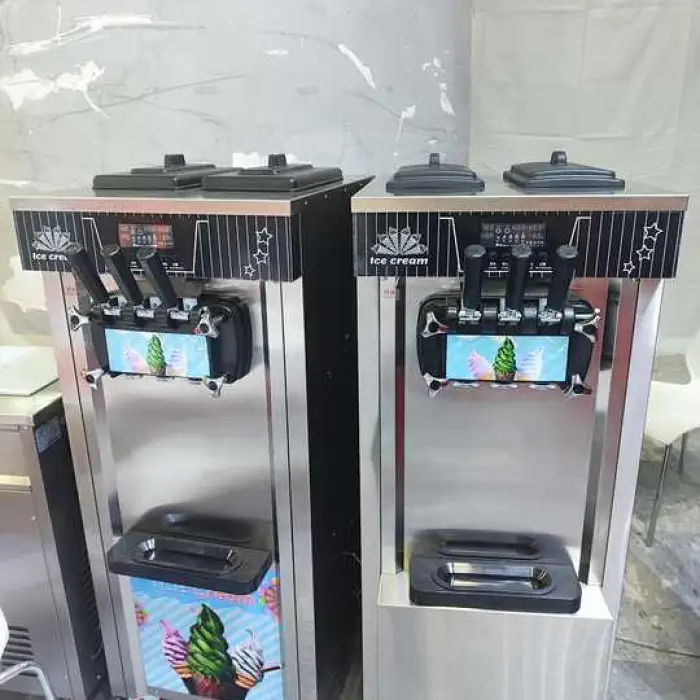 3 Nozzles Soft Ice Cream Machine (EJ828T)