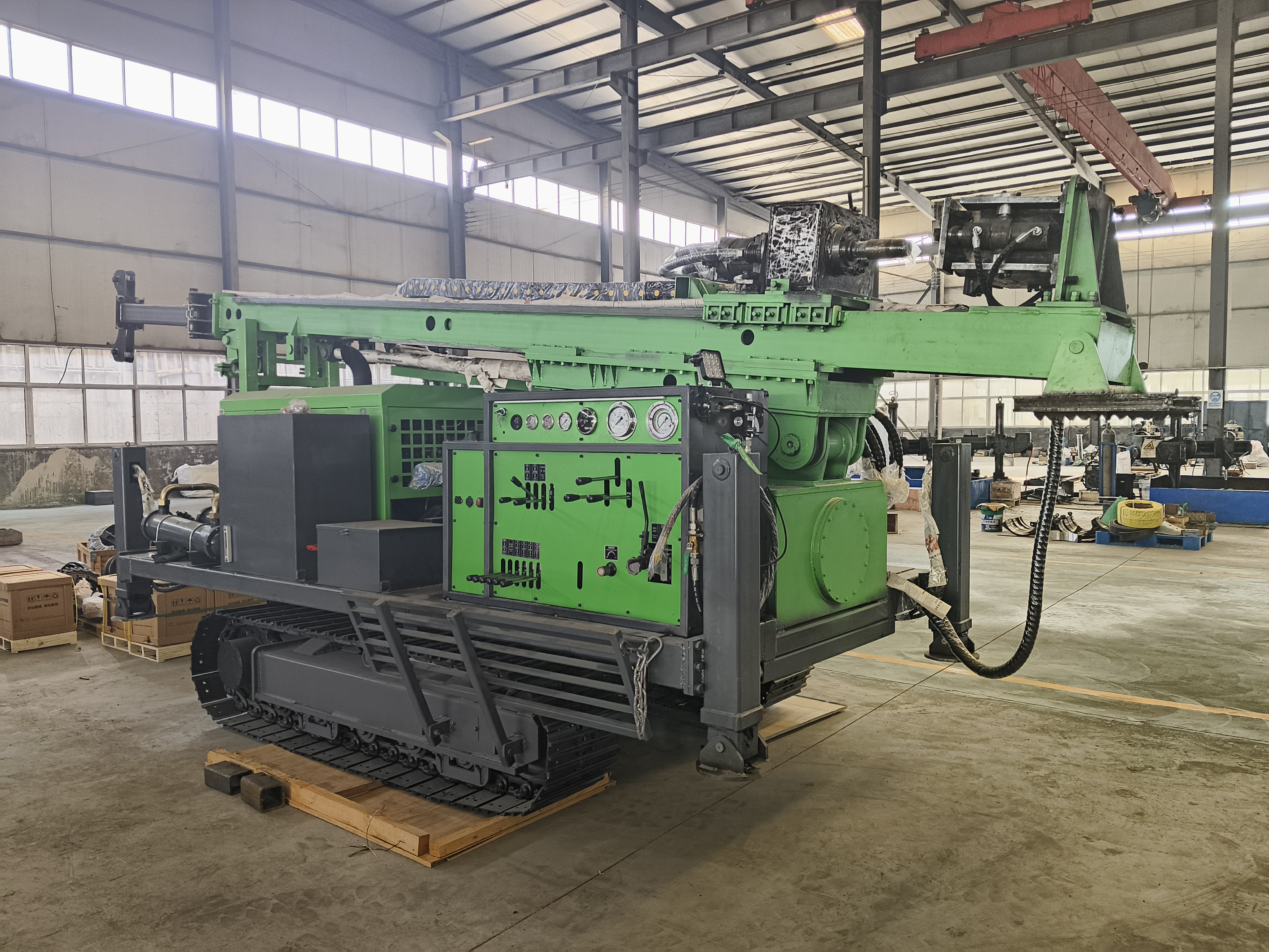 Full hydraulic crawler core drilling rig  - RLD1000A