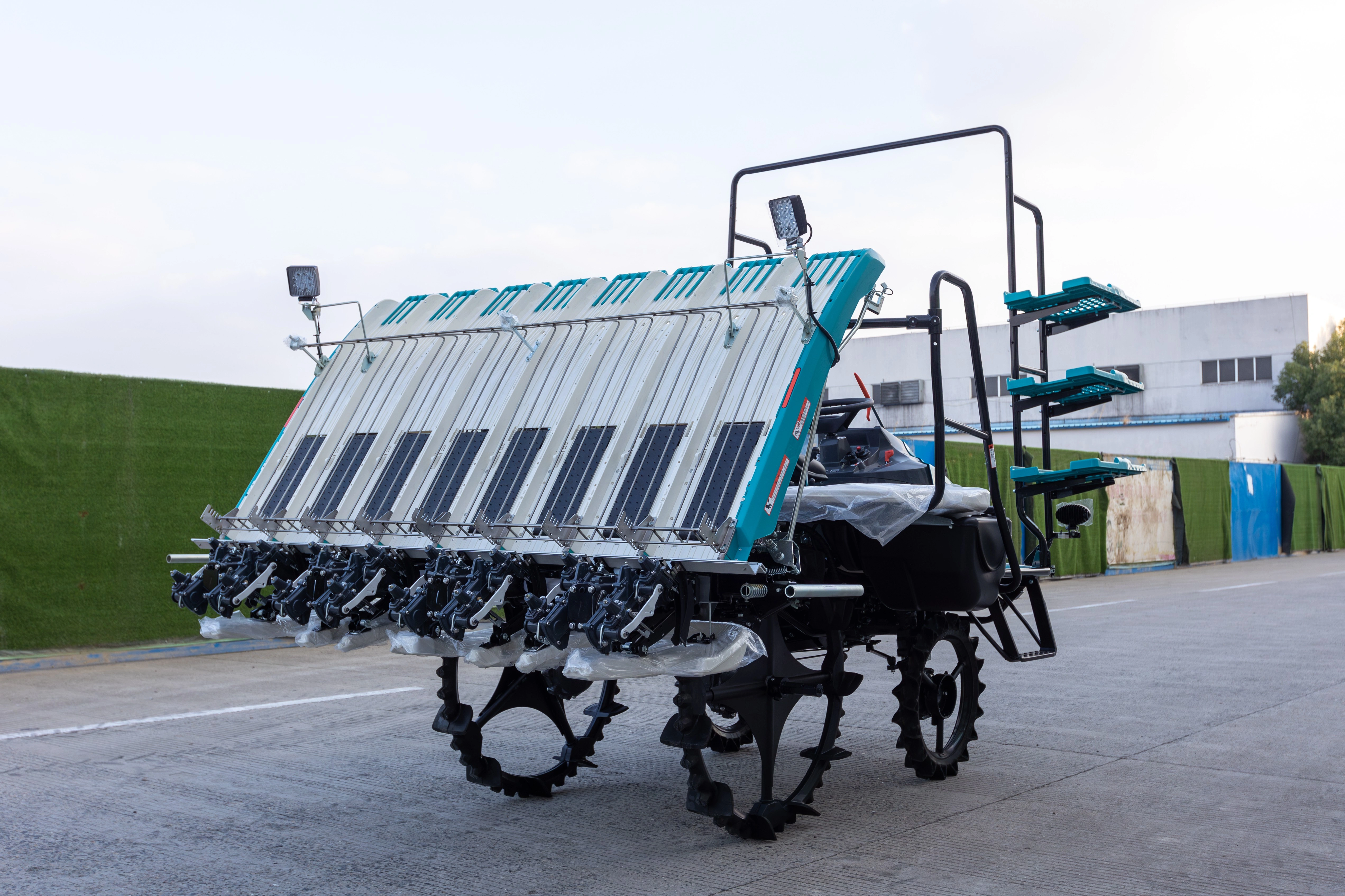 8 Rows Walking Rice Paddy Rice Planting Machine Automatic Operated Agricultural Rice Transplanter