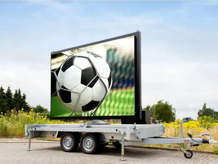 Mobile LED Billboard Advertising Display Screen Trailer 3.84x1.92m