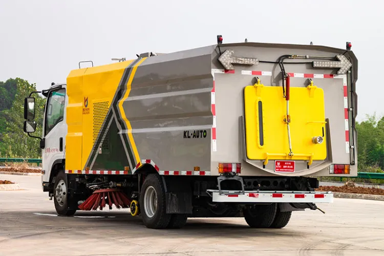Isuzu 9000 Liter 4x4 Road Vacuum Leaf Clearance Sweeper Truck