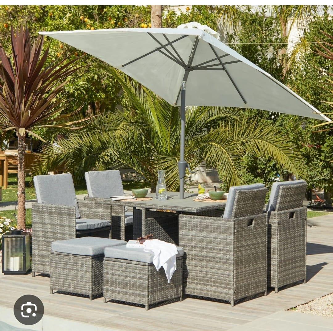 8seater Rattan with cream parasol