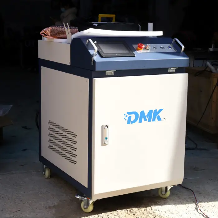 High Power 3000 Watts Laser Cleaning Machine For Metal Oil Paint Rust Removal Laser Cleaner