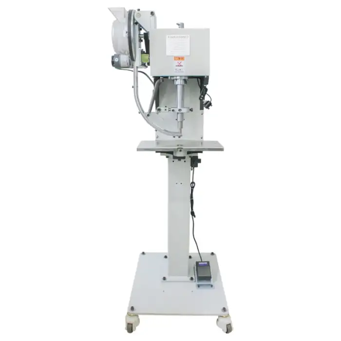 Semi-automatic eyelet machine for banner