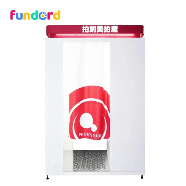 Fundord Vending Photo Booth Machine - Photographer with Photo Stickers